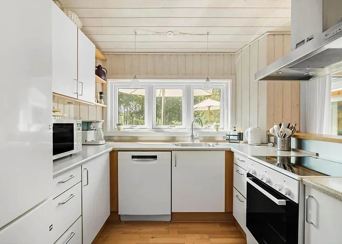 1563-aakirkeby-strandparken-8 * Vester Somarken